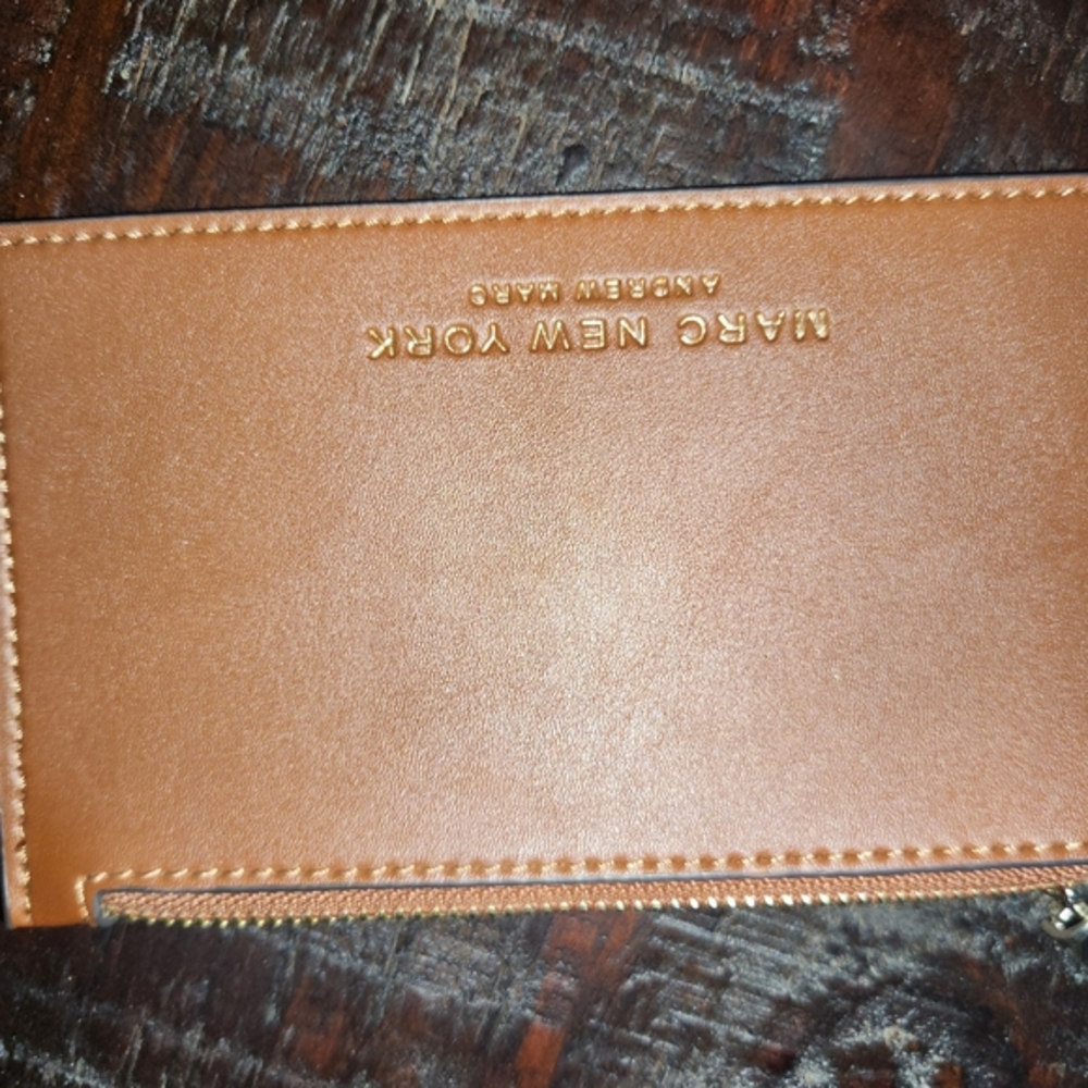 Marc Jacobs Tan Leather Keychain Wallet - Picture 3 of 4